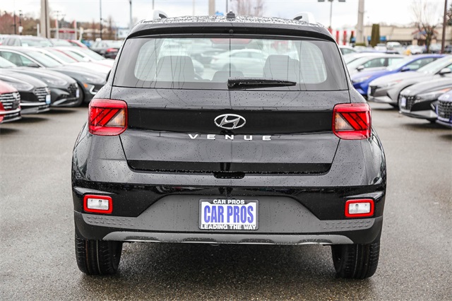 2025 Hyundai Venue SEL Image 6 of 27