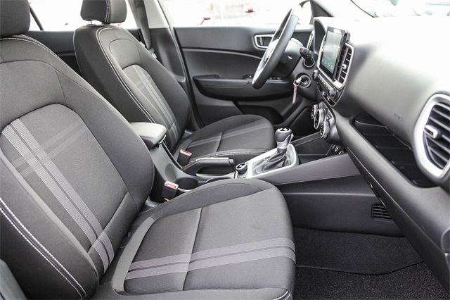 2025 Hyundai Venue SEL Image 14 of 27