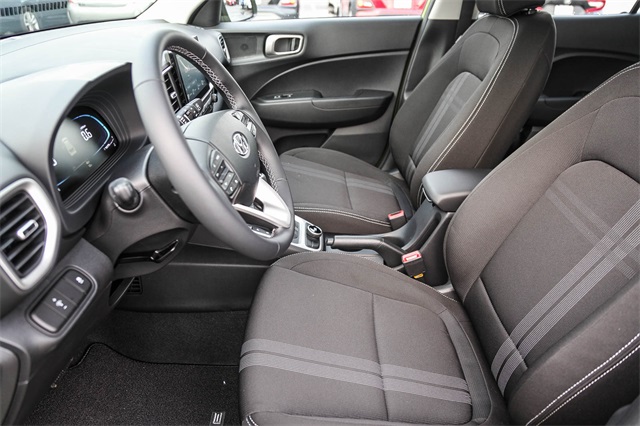 2025 Hyundai Venue SEL Image 16 of 27