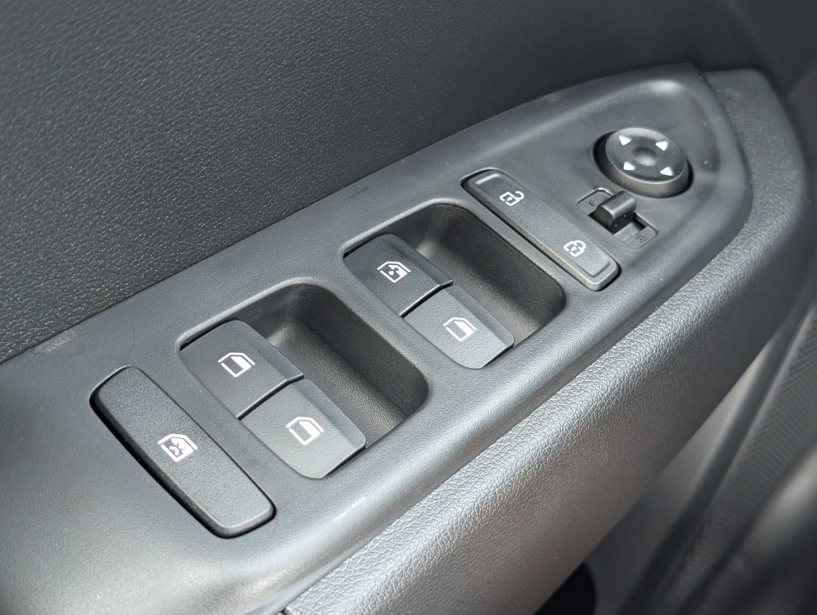 2025 Hyundai Venue SEL Image 18 of 22