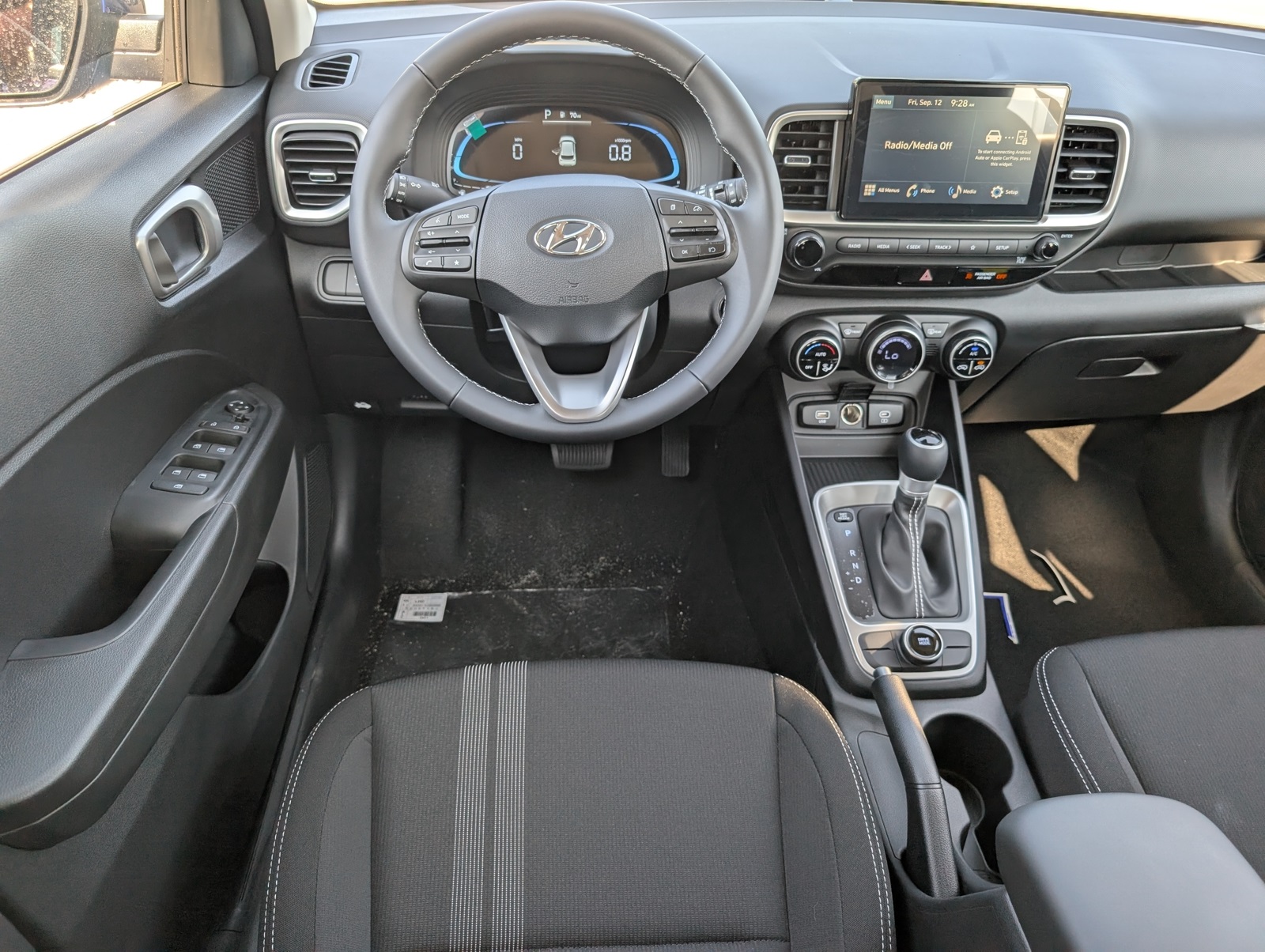 2025 Hyundai Venue SEL Image 11 of 22
