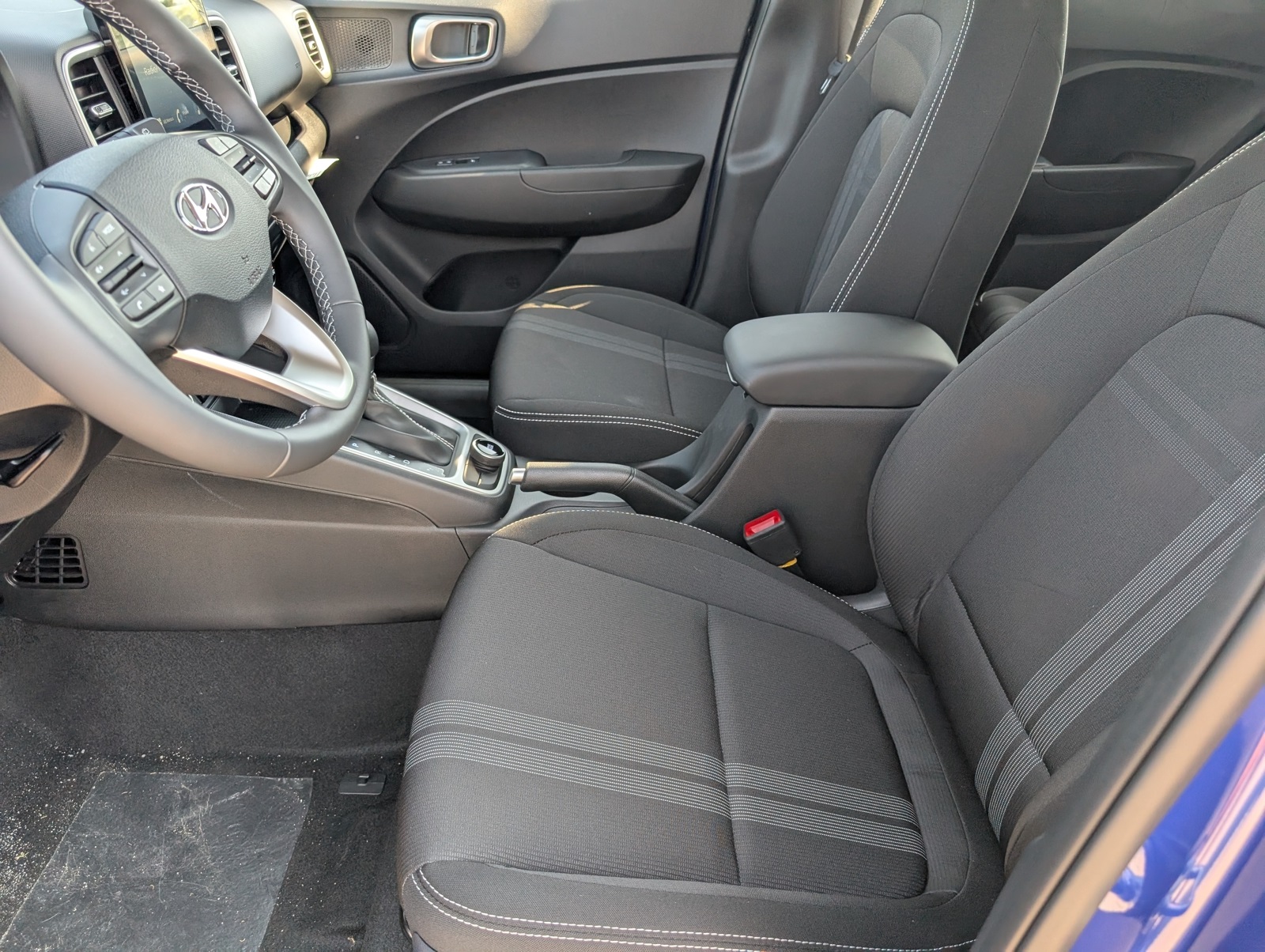 2025 Hyundai Venue SEL Image 10 of 22