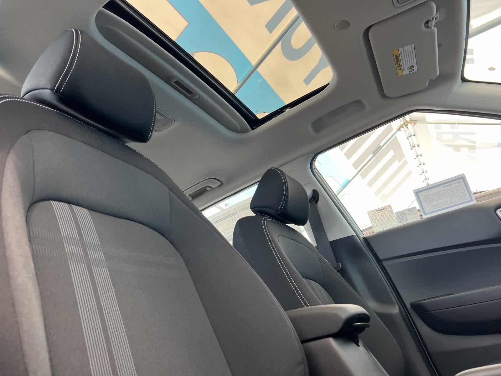 2025 Hyundai Venue SEL Image 11 of 31