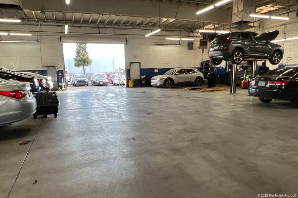 2025 Hyundai Venue SEL Image 9 of 31