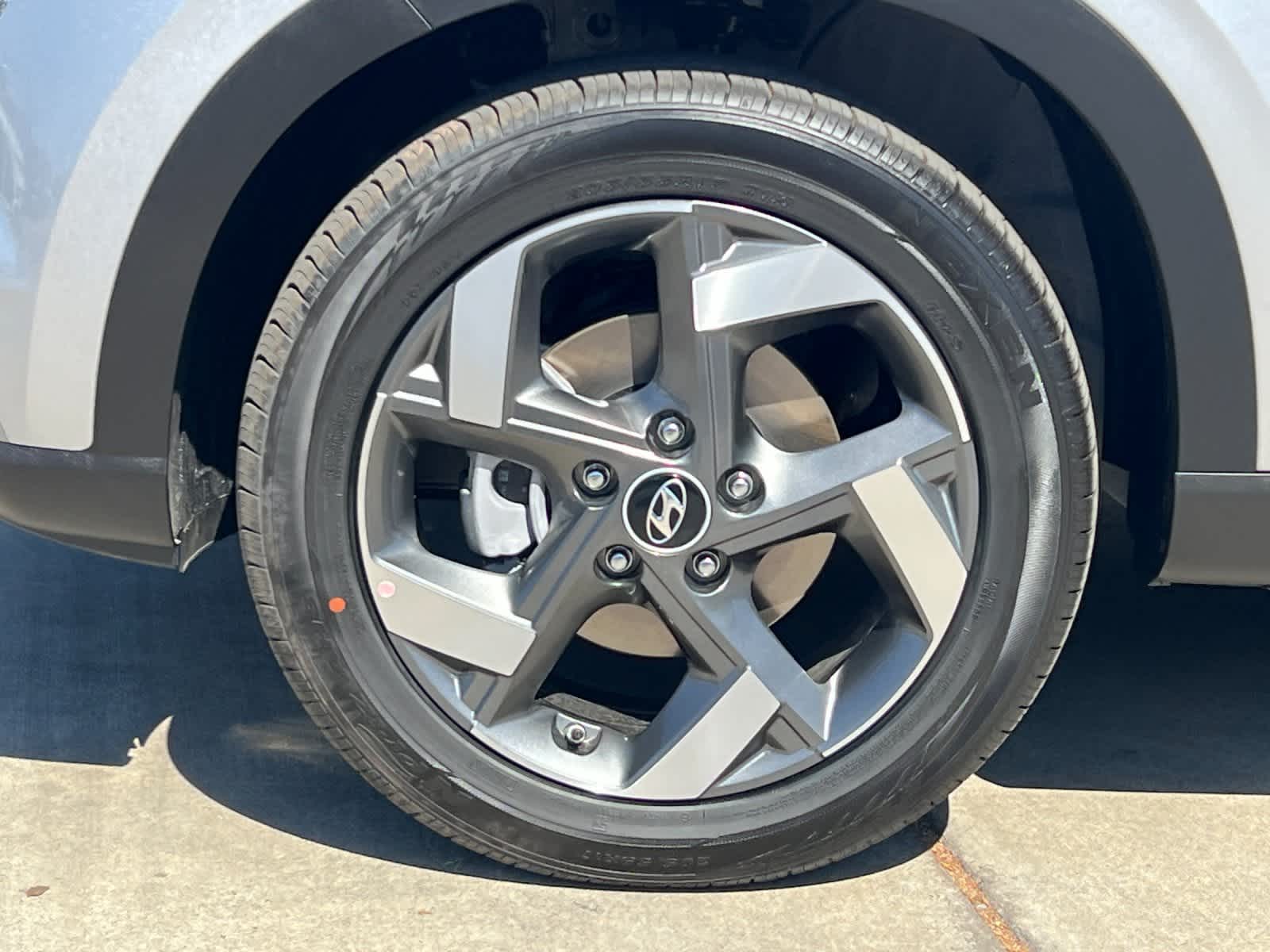 2025 Hyundai Venue SEL Image 10 of 31