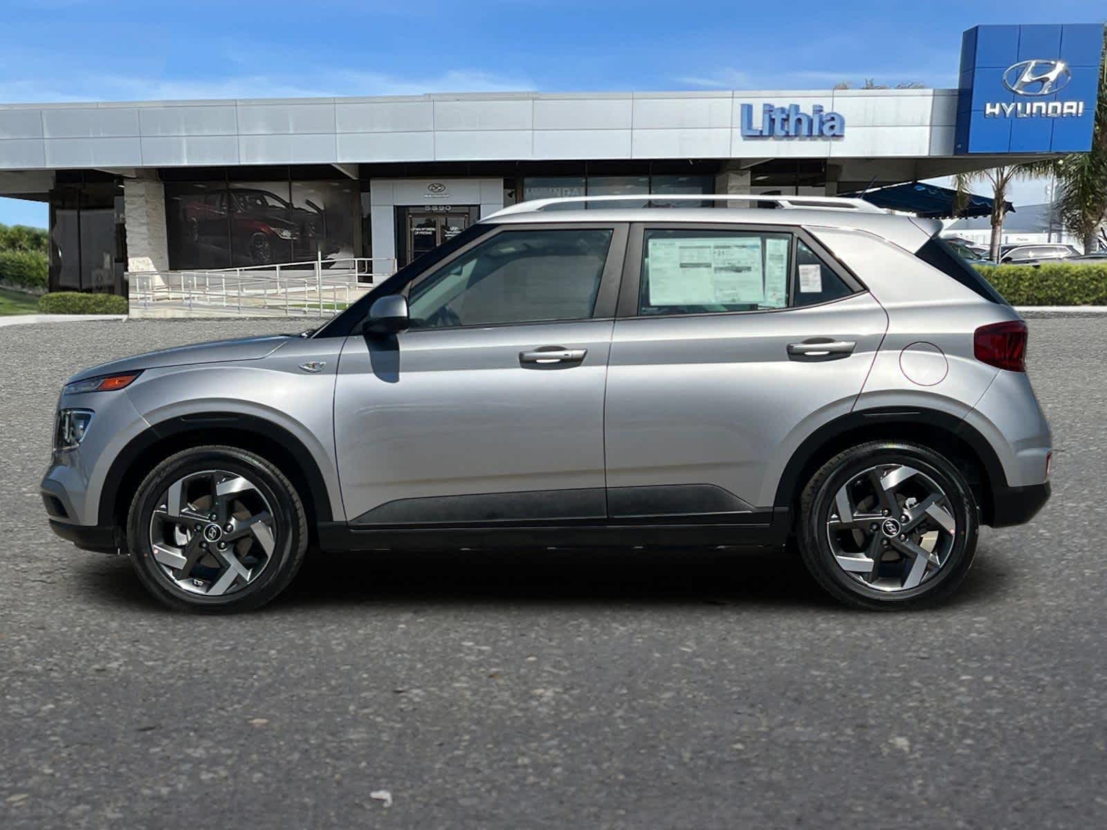 2025 Hyundai Venue SEL Image 8 of 31