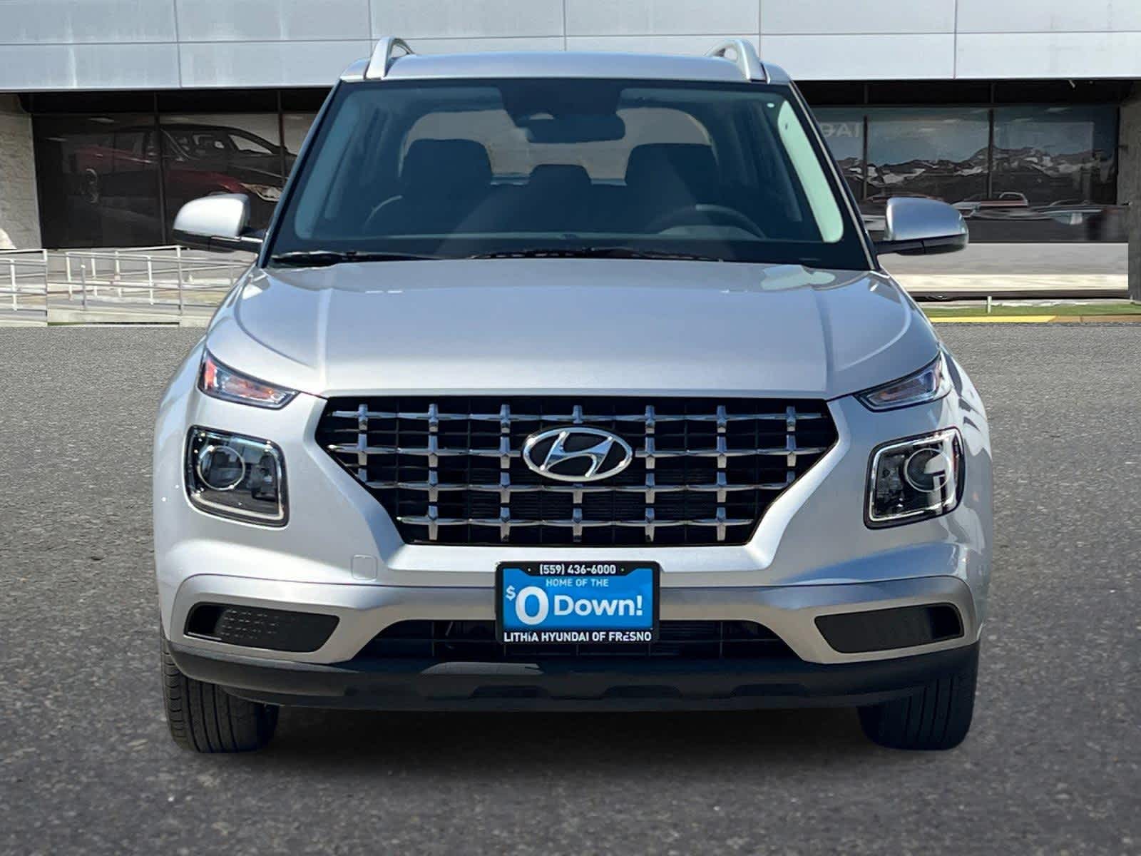 2025 Hyundai Venue SEL Image 2 of 31