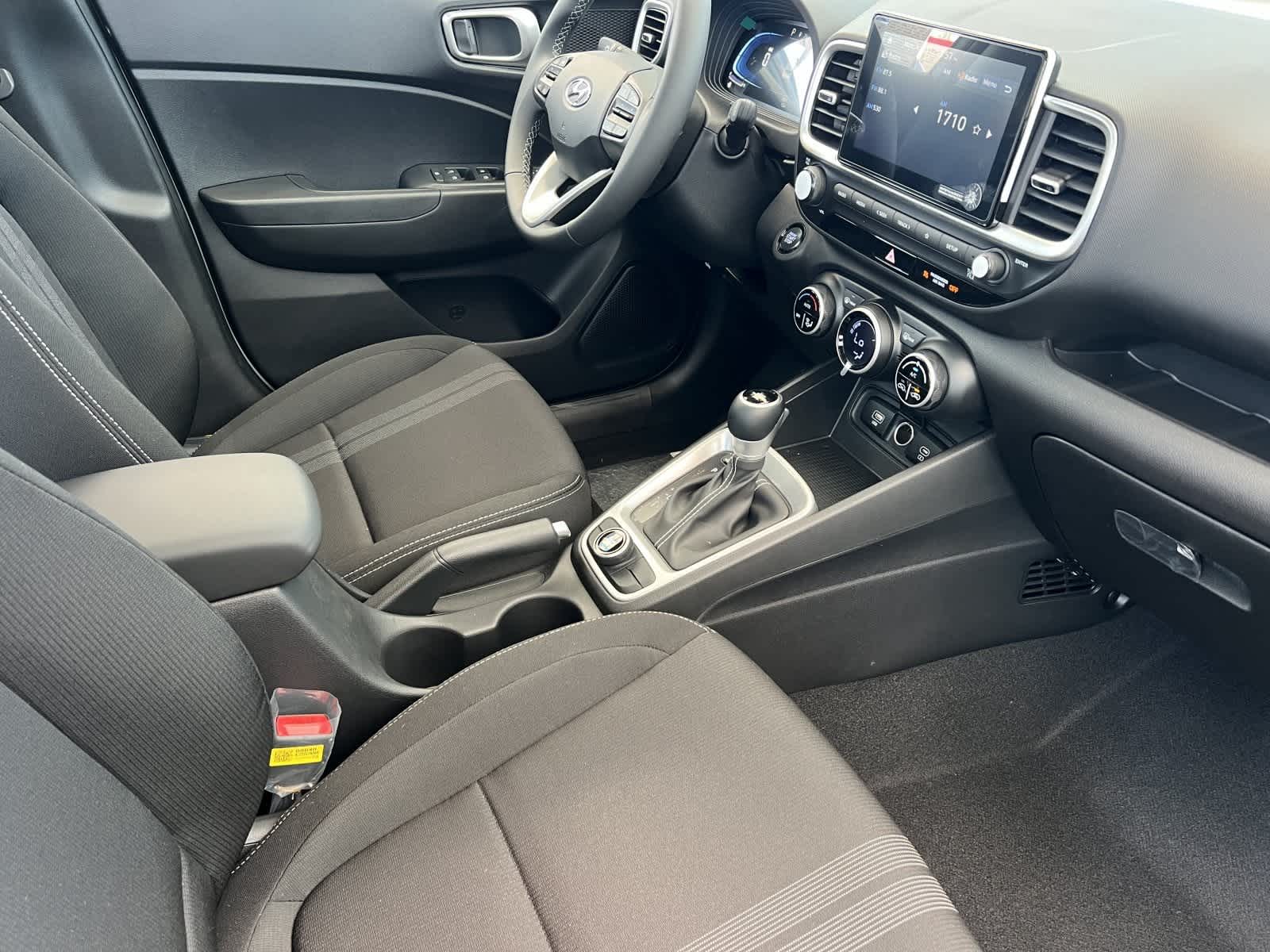 2025 Hyundai Venue SEL Image 25 of 31