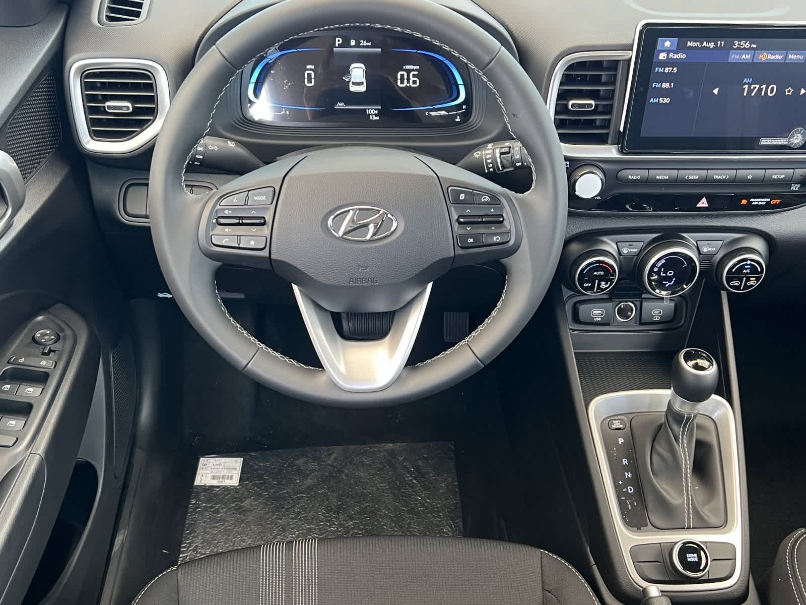 2025 Hyundai Venue SEL Image 13 of 31