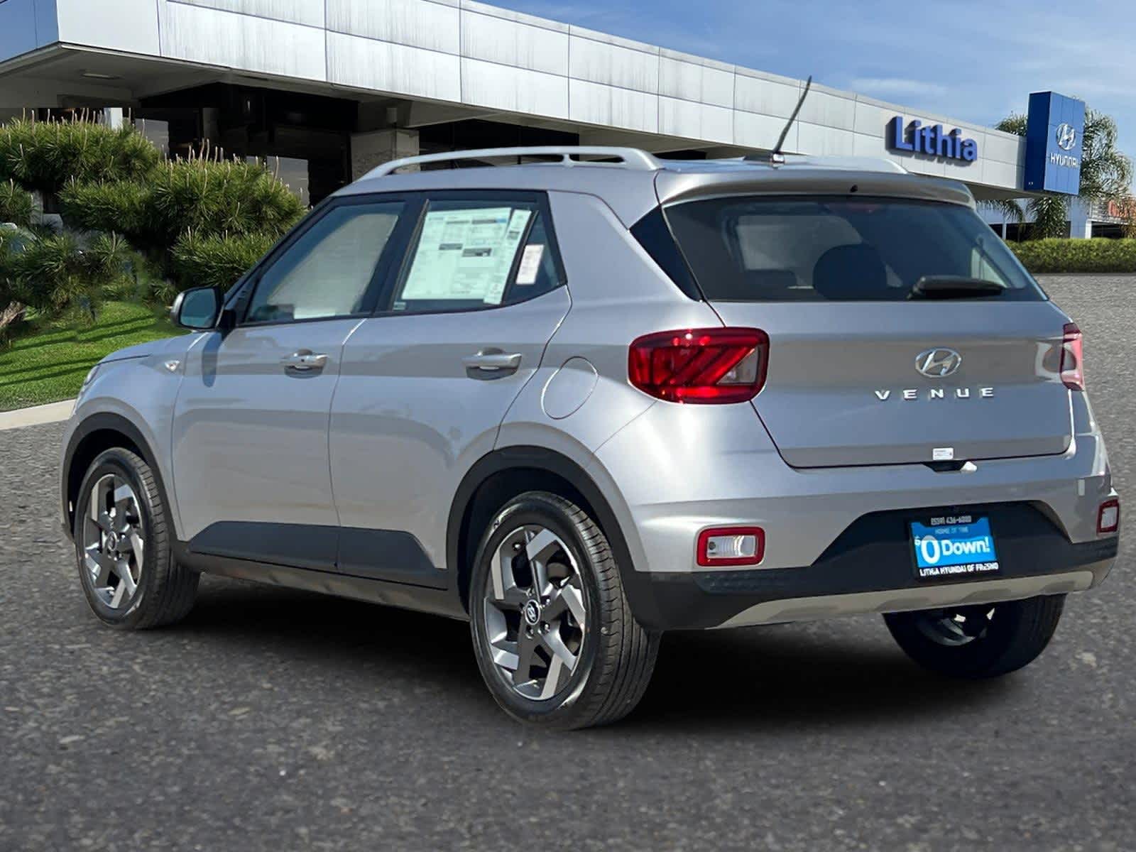 2025 Hyundai Venue SEL Image 7 of 31