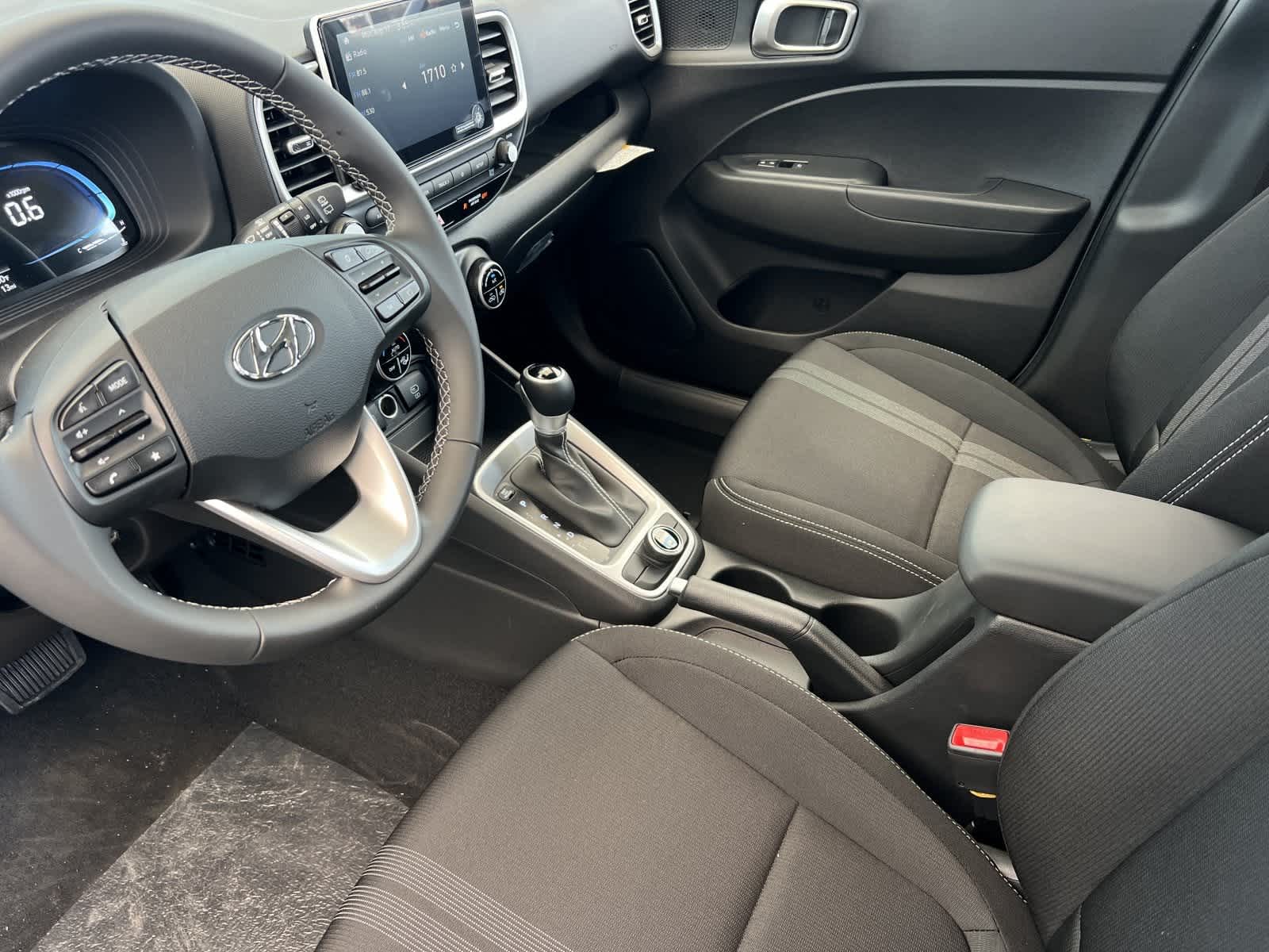 2025 Hyundai Venue SEL Image 27 of 31