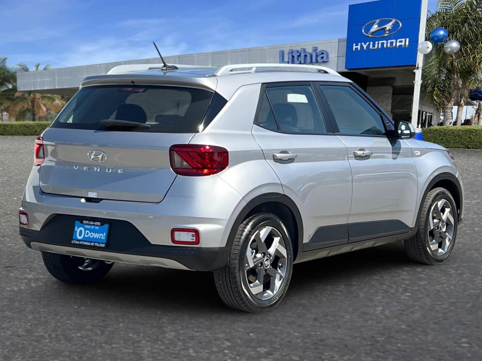 2025 Hyundai Venue SEL Image 5 of 31