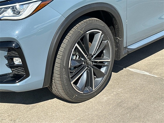Vehicle image 8 of 18