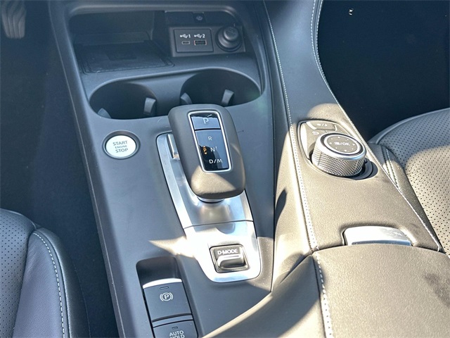 Vehicle image 14 of 18