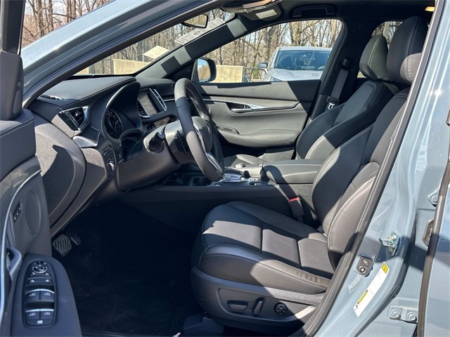 Vehicle image 10 of 18