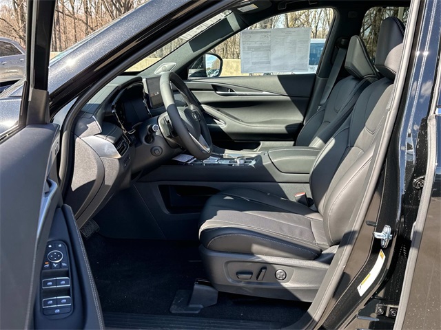 Vehicle image 16 of 18