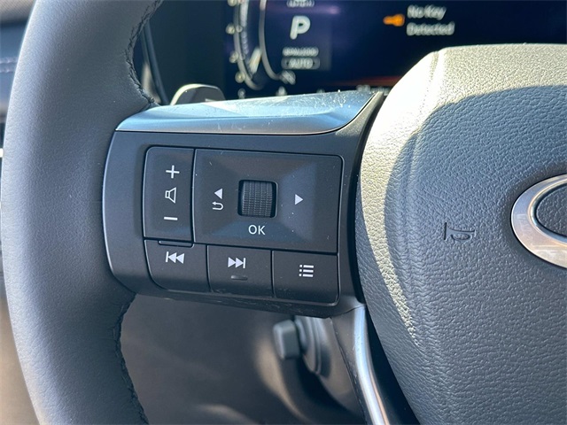 Vehicle image 17 of 18