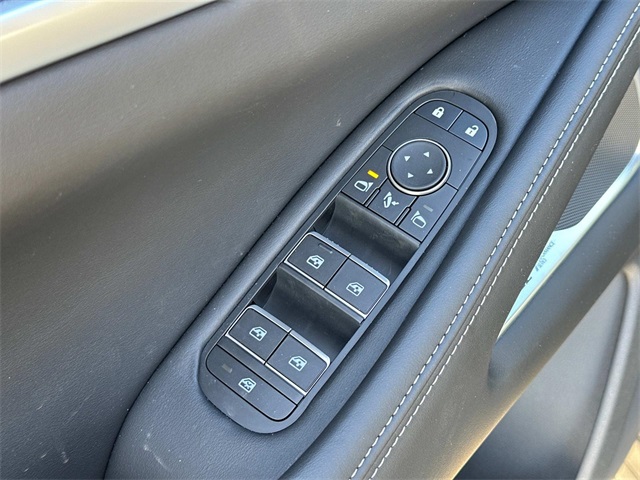 Vehicle image 12 of 18