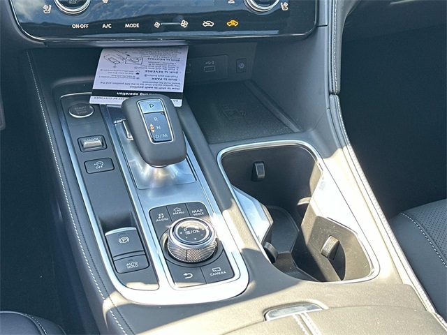 Vehicle image 11 of 18
