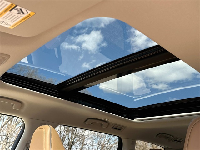 Vehicle image 14 of 18