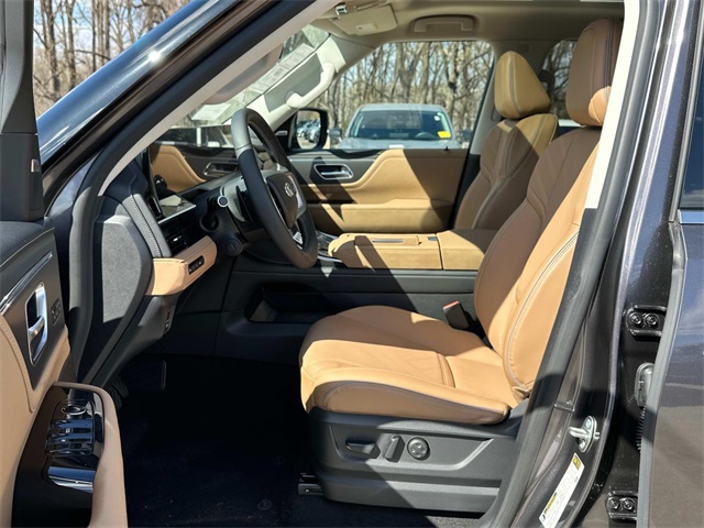Vehicle image 8 of 18