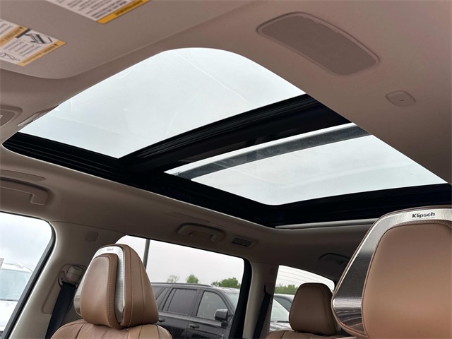 Vehicle image 11 of 18