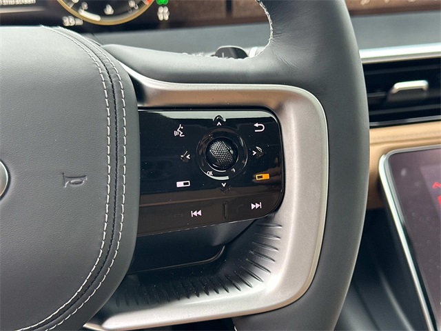 Vehicle image 17 of 18