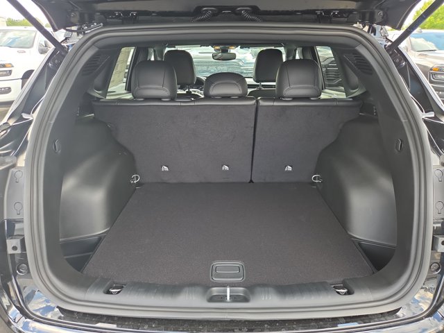 Vehicle image 4 of 12
