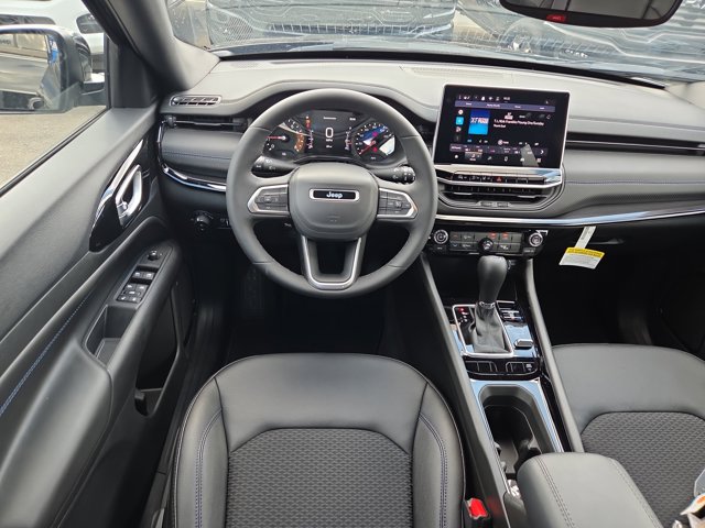 Vehicle image 7 of 12
