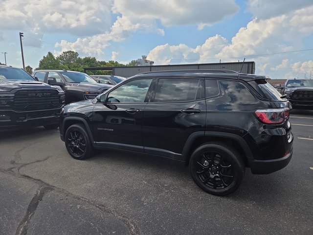 Vehicle image 2 of 12