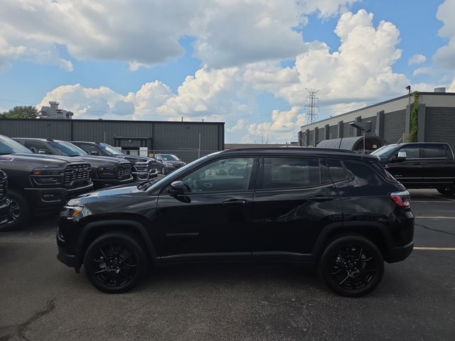 Vehicle image 3 of 12