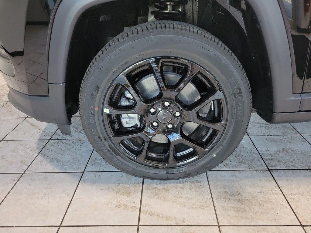 2025 Jeep Compass Latitude Image 10 of 32