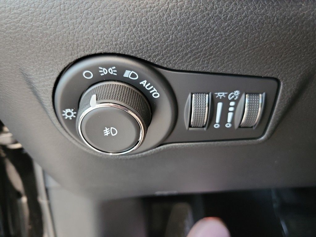 2025 Jeep Compass Latitude Image 25 of 32