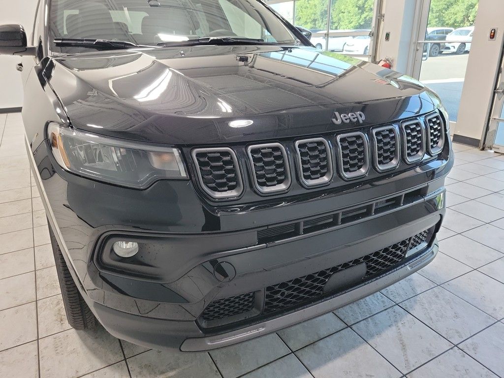 2025 Jeep Compass Latitude Image 31 of 32
