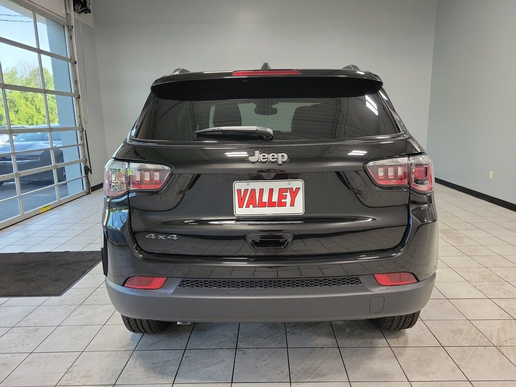 2025 Jeep Compass Latitude Image 12 of 32