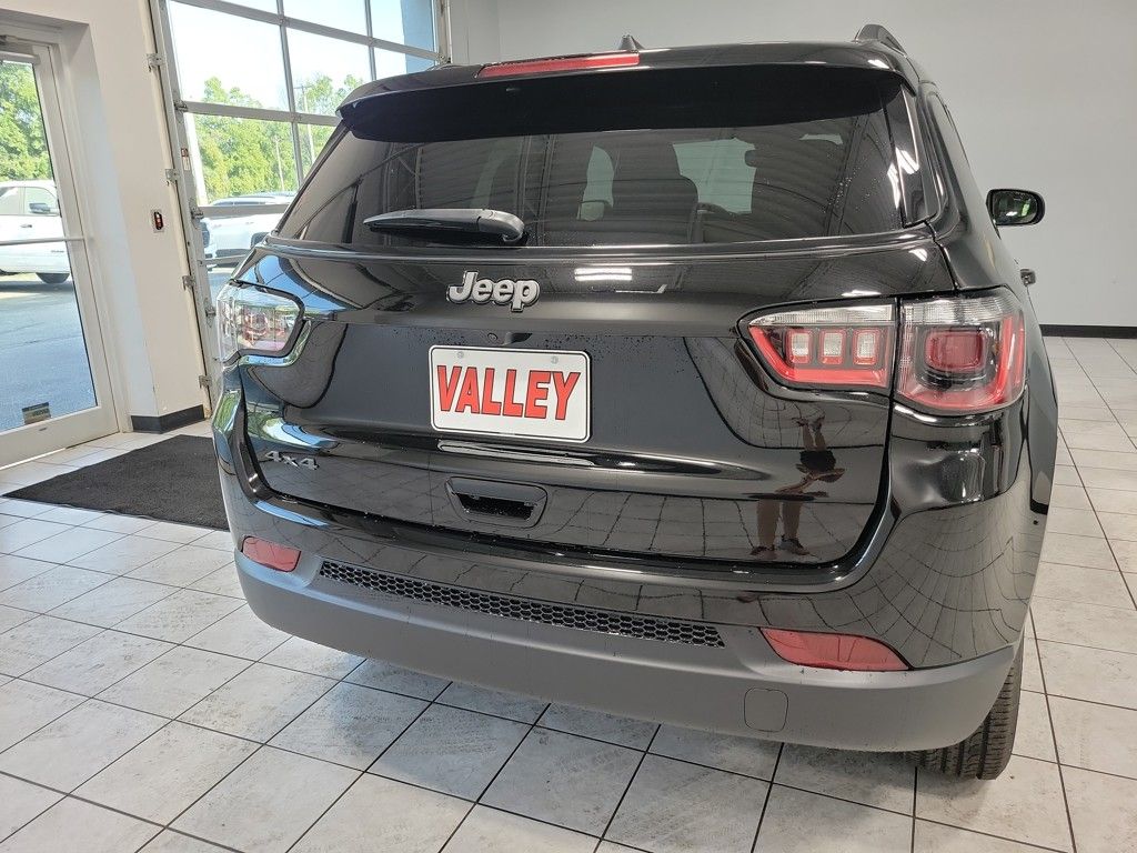 2025 Jeep Compass Latitude Image 5 of 32