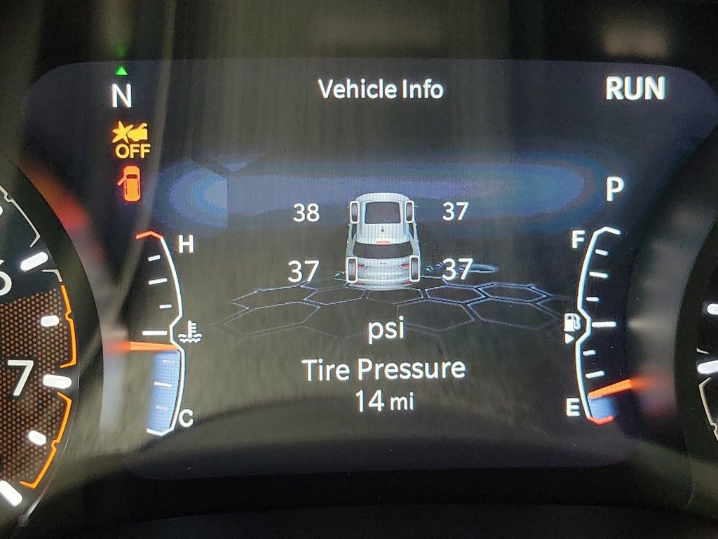 2025 Jeep Compass Latitude Image 17 of 32