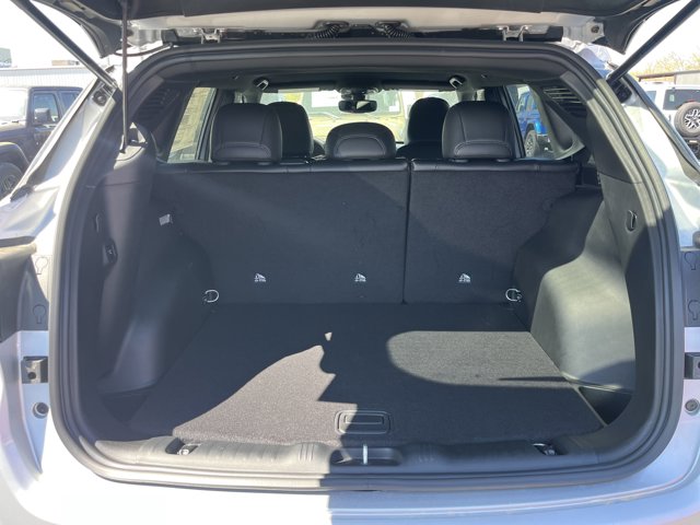 Vehicle image 7 of 12