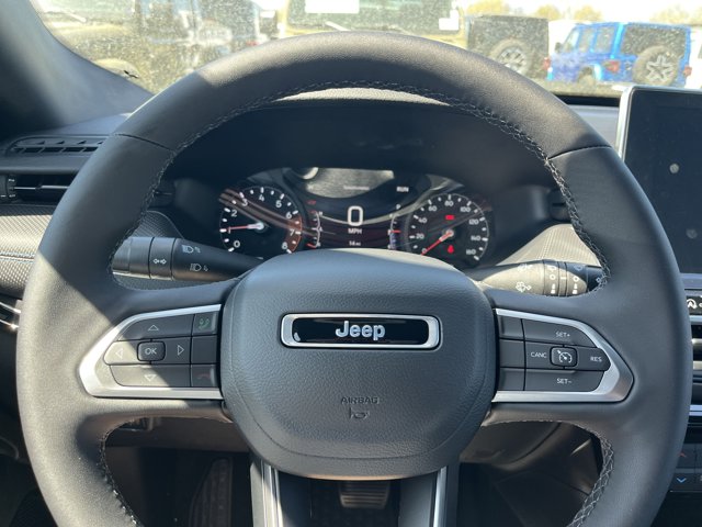 Vehicle image 9 of 12