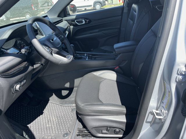 Vehicle image 4 of 12