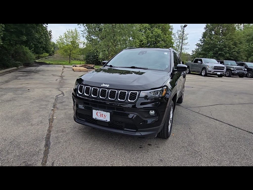 2025 Jeep Compass Latitude Image 1 of 28