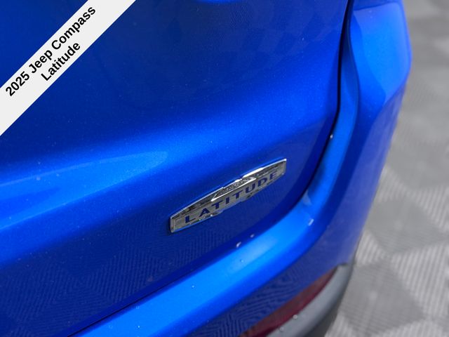 Vehicle image 25 of 40