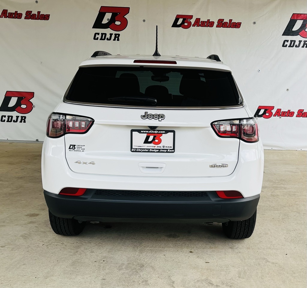 Vehicle image 8 of 44