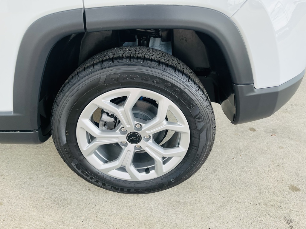 Vehicle image 41 of 44