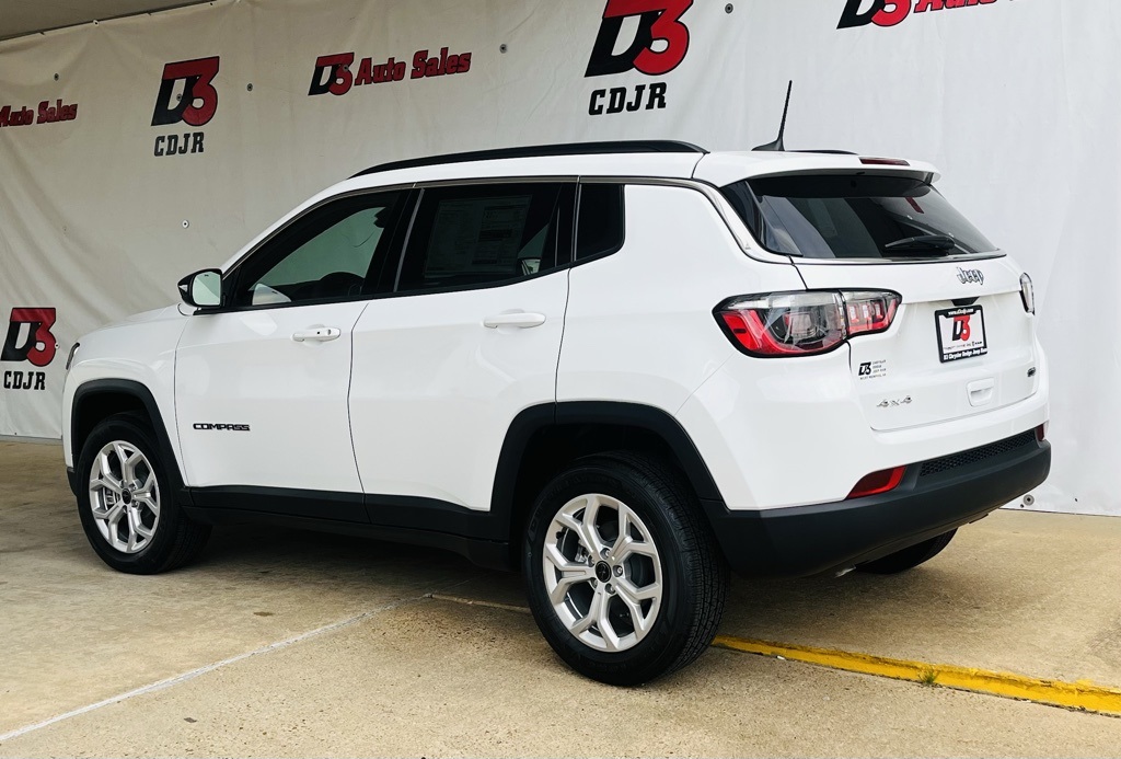 Vehicle image 9 of 44