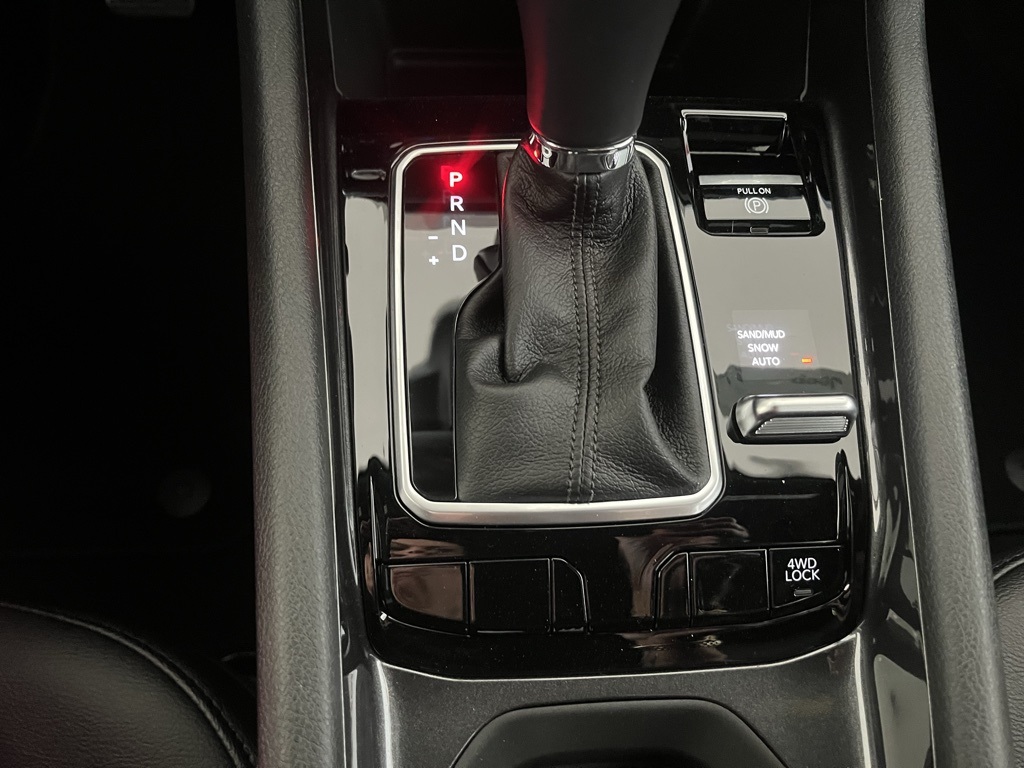 Vehicle image 18 of 44
