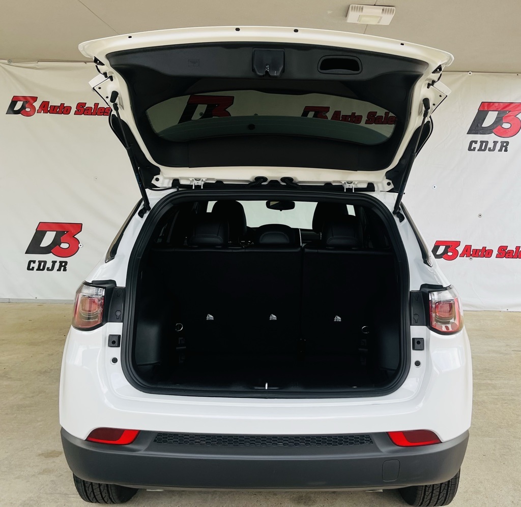 Vehicle image 11 of 44