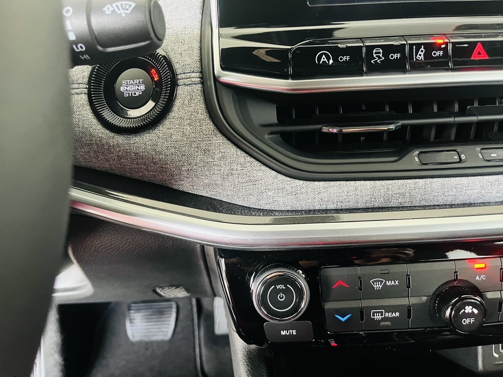 Vehicle image 22 of 44