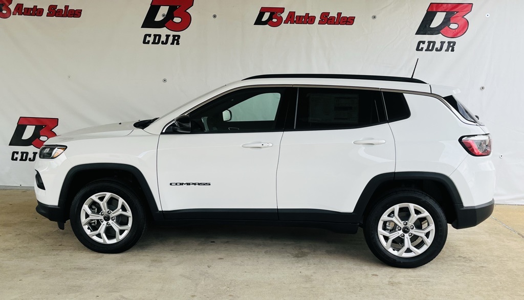 Vehicle image 10 of 44