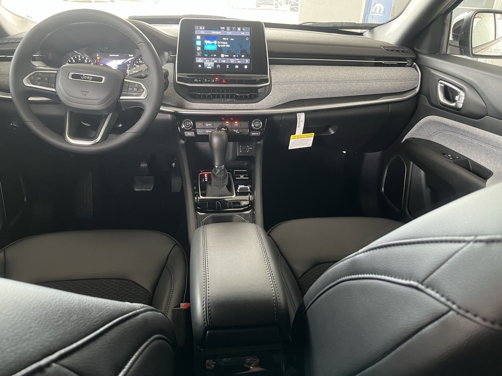 Vehicle image 14 of 44